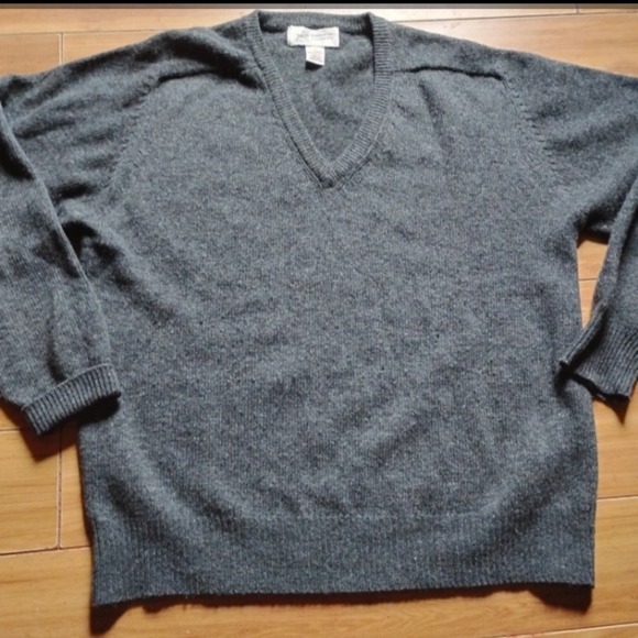 Bristol county Lambs wool vneckline popover sweater - Picture 1 of 3